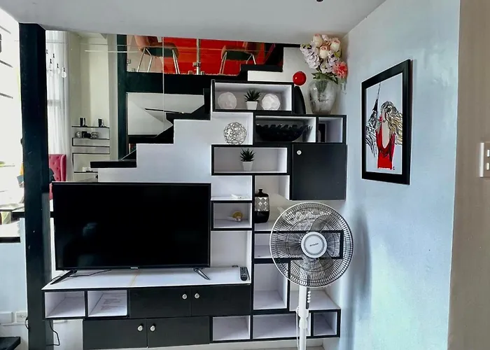 Huge Loft Type At Queen Of The South Apartment *